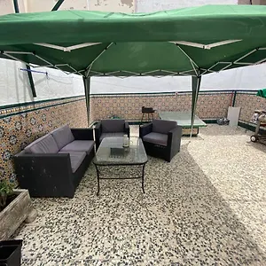 Сasa de vacaciones Casa Reformada Con Terraza/wifi/aire Acondicionado, Sevilla